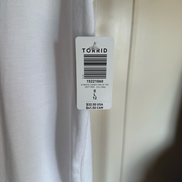 Torrid NWT White Curves Tee Size 0X - Picture 3 of 3